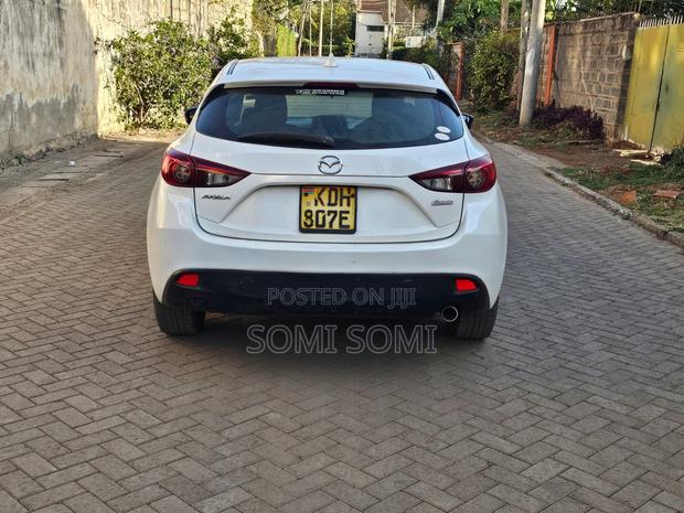 Mazda Axela SV Premium 2014 White