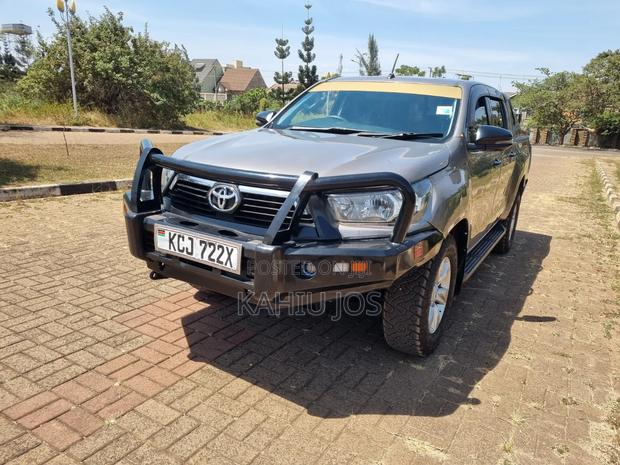 Toyota Hilux 2017 Gold