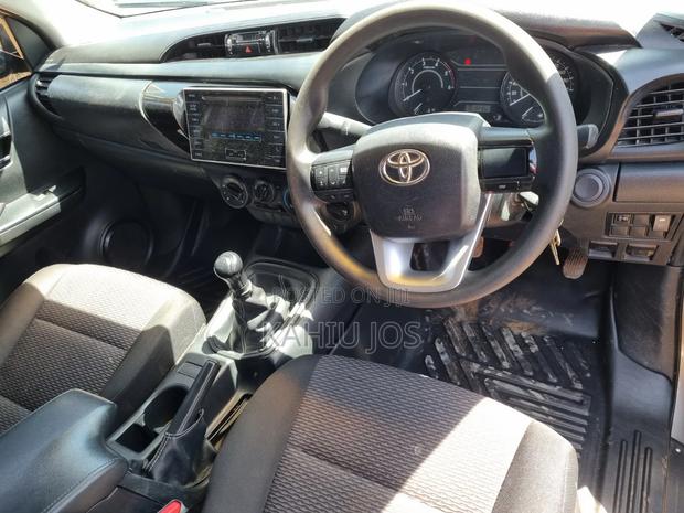 Toyota Hilux 2017 Gold