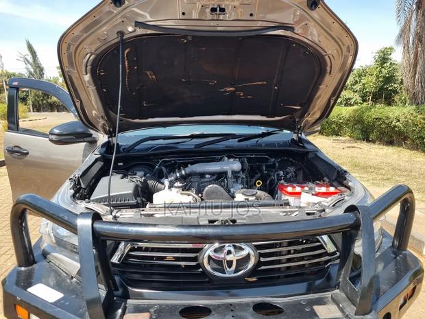 Toyota Hilux 2017 Gold