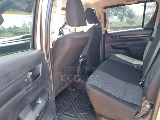 Toyota Hilux 2017 Gold