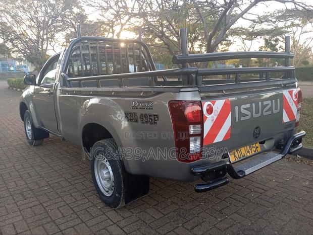 Isuzu D-MAX 2022 Gray