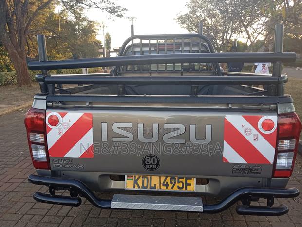 Isuzu D-MAX 2022 Gray