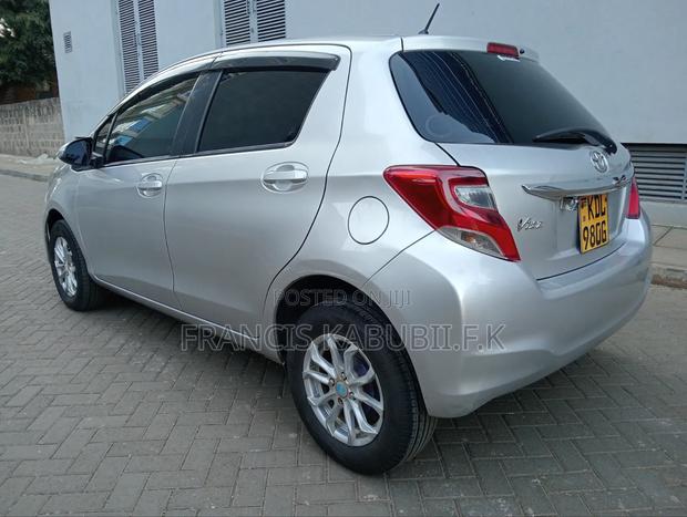 Toyota Vitz 2015 Silver