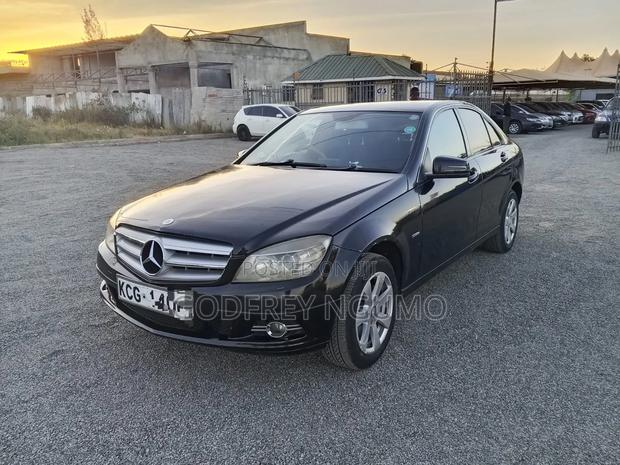 Mercedes-Benz C200 2010 Black