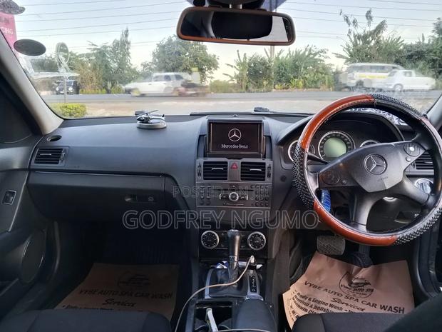 Mercedes-Benz C200 2010 Black
