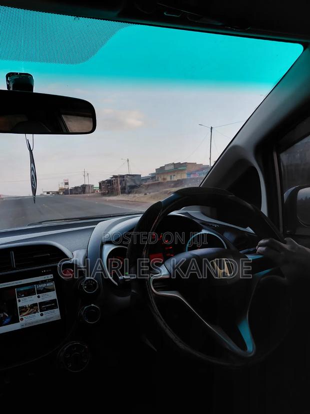 Honda Fit Automatic 2011 Silver