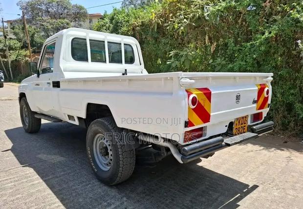 Toyota Land Cruiser 2013 White