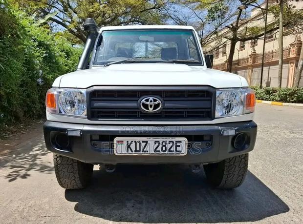 Toyota Land Cruiser 2013 White