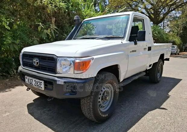 Toyota Land Cruiser 2013 White