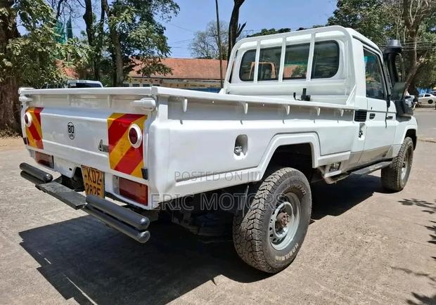 Toyota Land Cruiser 2013 White