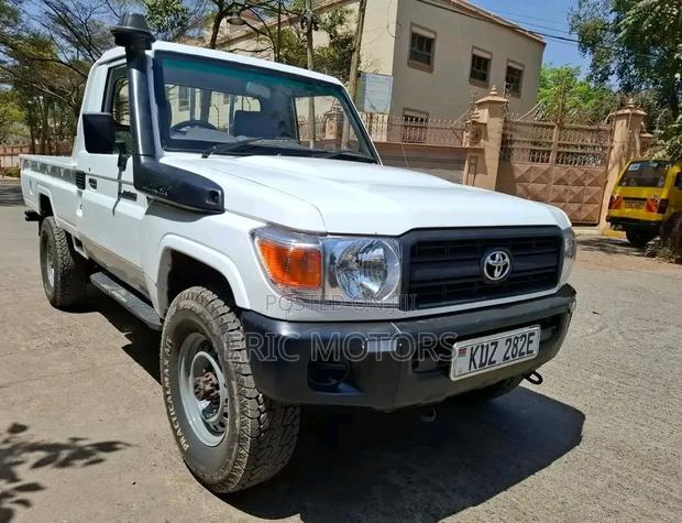 Toyota Land Cruiser 2013 White
