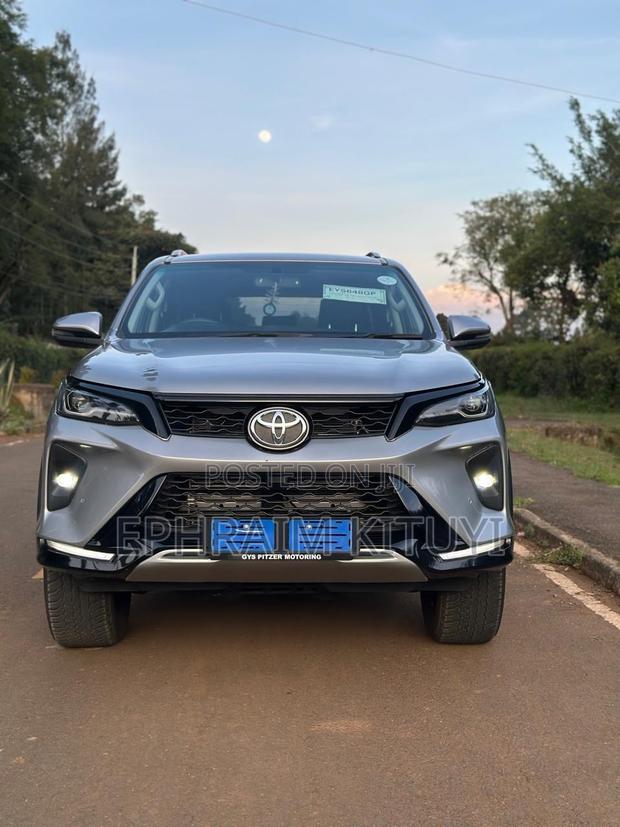 Toyota Fortuner 2023 Gray