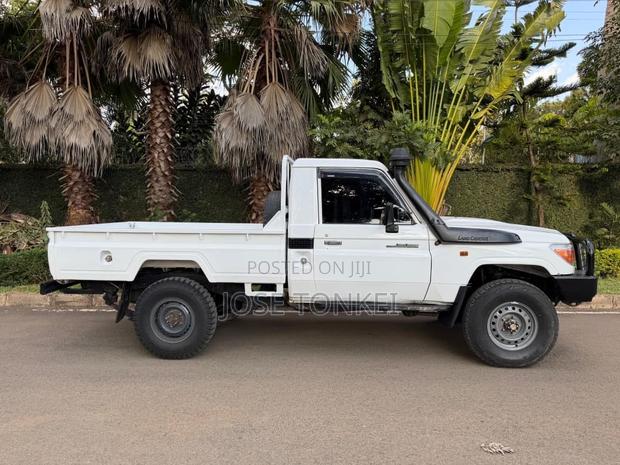 Toyota Land Cruiser 79 Series 2014 White