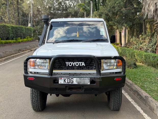 Toyota Land Cruiser 79 Series 2014 White