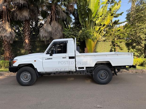 Toyota Land Cruiser 79 Series 2014 White