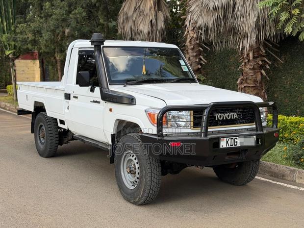 Toyota Land Cruiser 79 Series 2014 White
