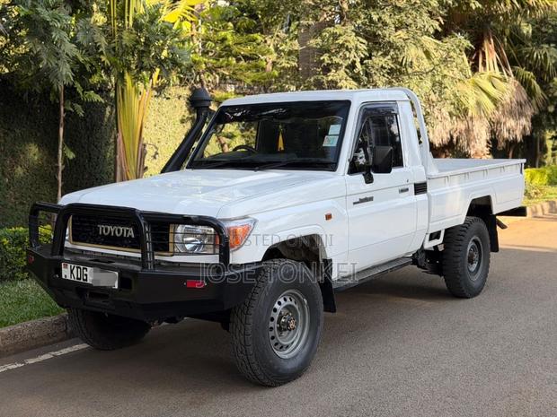Toyota Land Cruiser 79 Series 2014 White