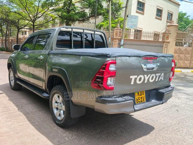 Toyota Hilux 2023 Green