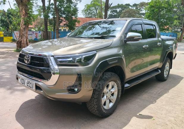Toyota Hilux 2023 Green