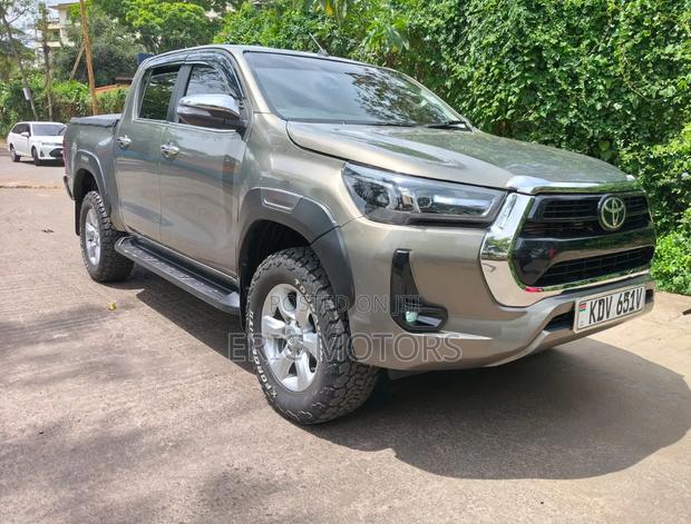 Toyota Hilux 2023 Green