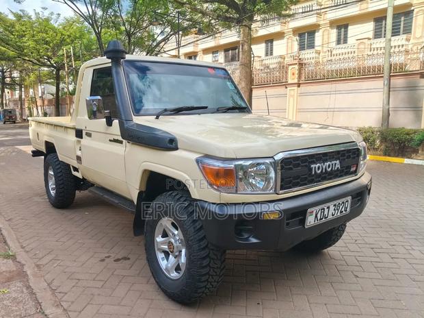 Toyota Land Cruiser 2008 Yellow