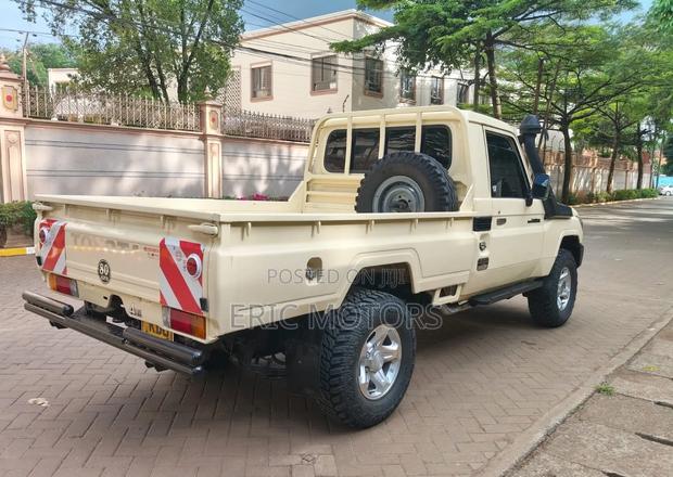 Toyota Land Cruiser 2008 Yellow