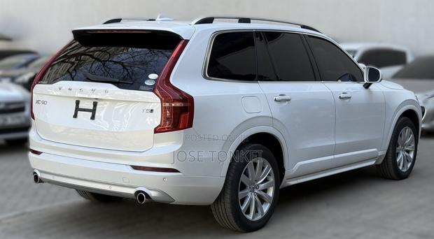 Volvo XC90 T5 Momentum AWD (2.0L 4cyl 8A) 2017 White