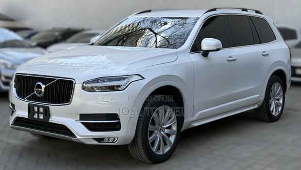 Volvo XC90 T5 Momentum AWD (2.0L 4cyl 8A) 2017 White