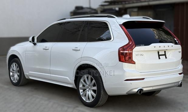 Volvo XC90 T5 Momentum AWD (2.0L 4cyl 8A) 2017 White