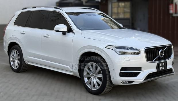 Volvo XC90 T5 Momentum AWD (2.0L 4cyl 8A) 2017 White