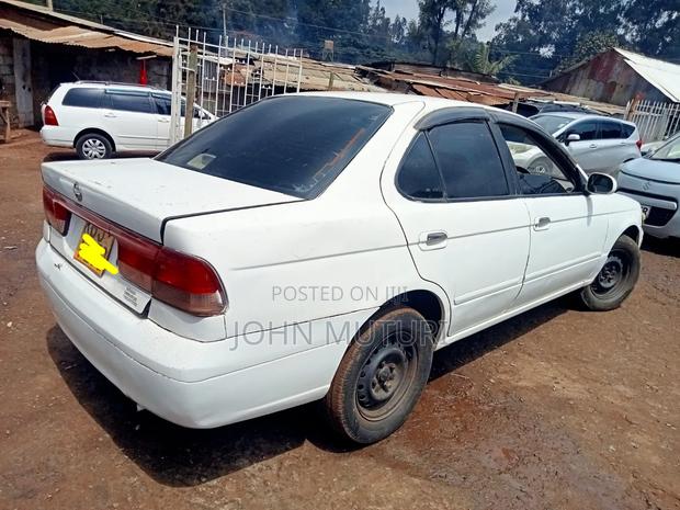 Nissan Sunny 2004 White