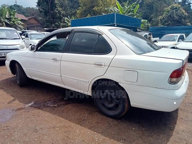 Nissan Sunny 2004 White