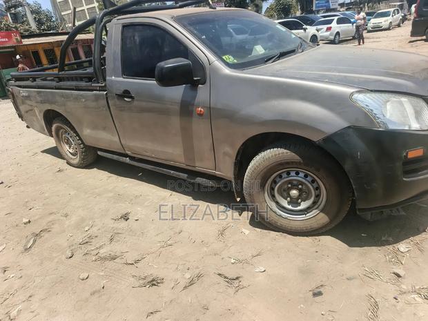 Isuzu D-MAX 2014 Brown