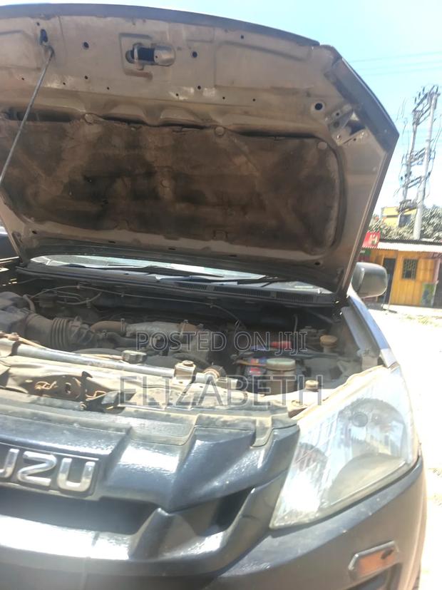 Isuzu D-MAX 2014 Brown