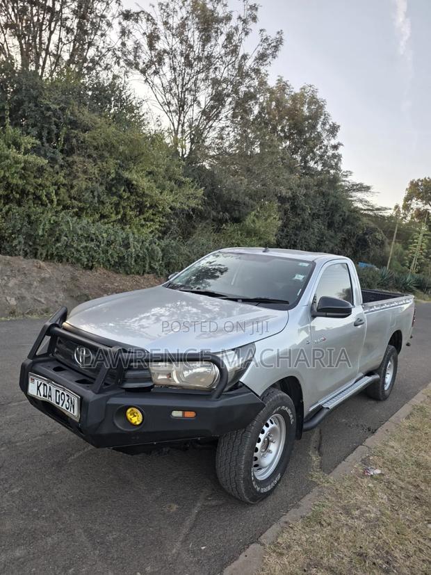 Toyota Hilux 2021 Silver