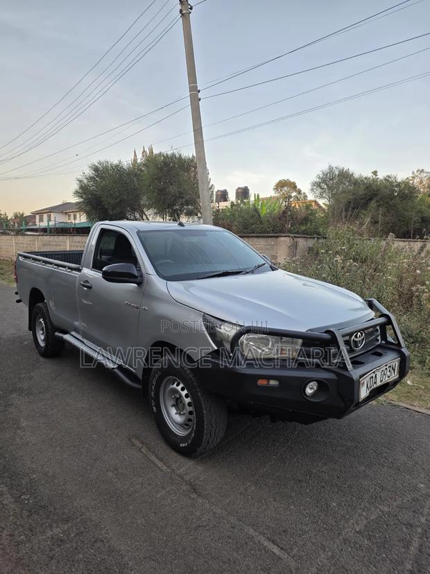 Toyota Hilux 2021 Silver