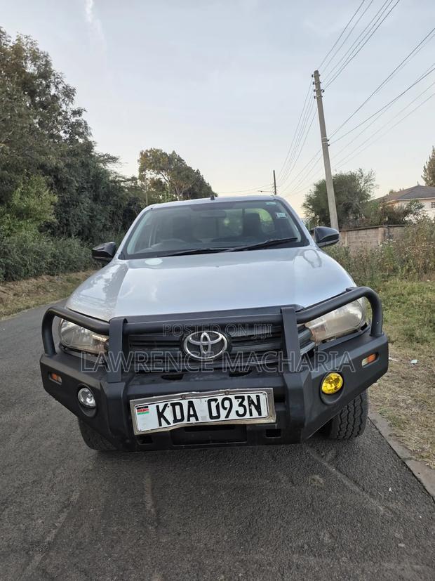 Toyota Hilux 2021 Silver