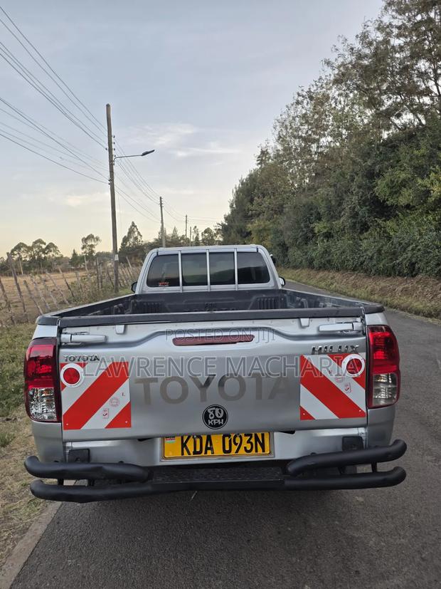 Toyota Hilux 2021 Silver