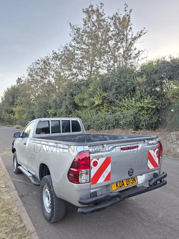 Toyota Hilux 2021 Silver