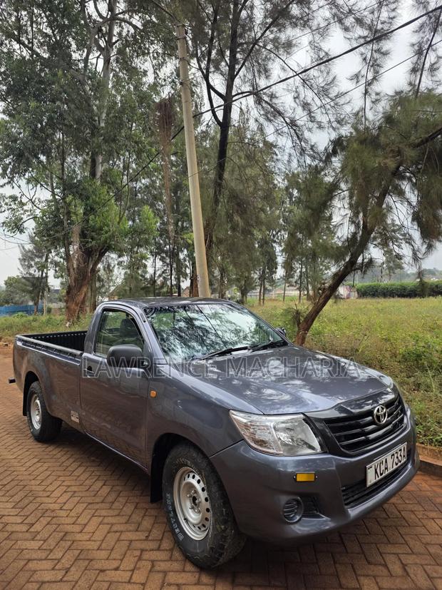 Toyota Hilux 2014 Gray