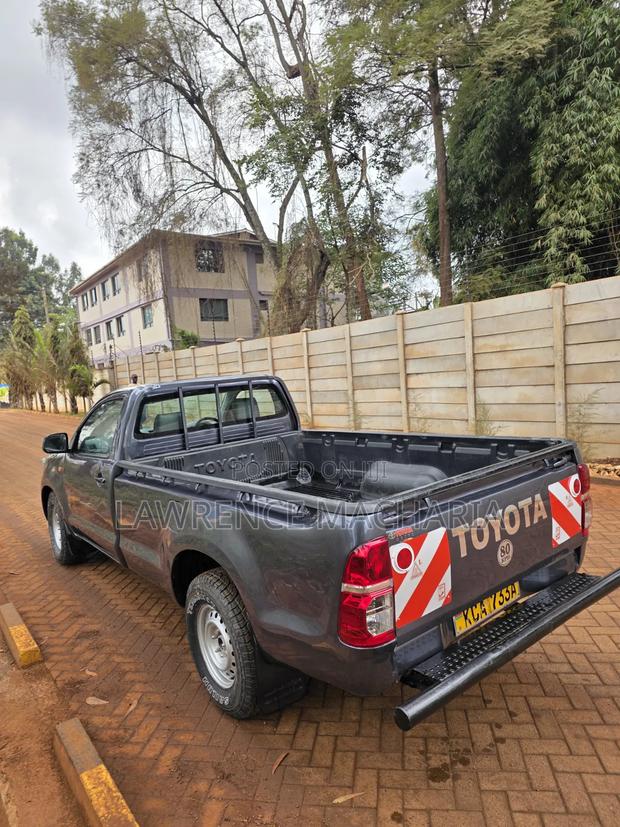 Toyota Hilux 2014 Gray