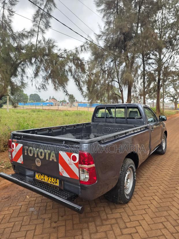 Toyota Hilux 2014 Gray