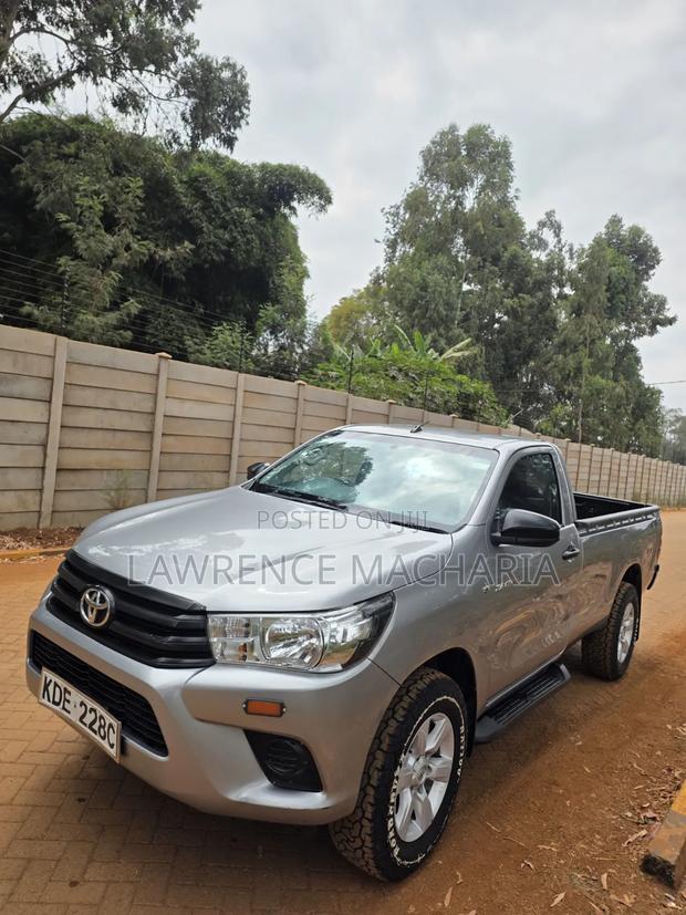 Toyota Hilux 2021 Silver