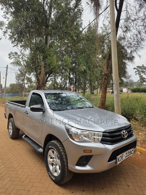 Toyota Hilux 2021 Silver