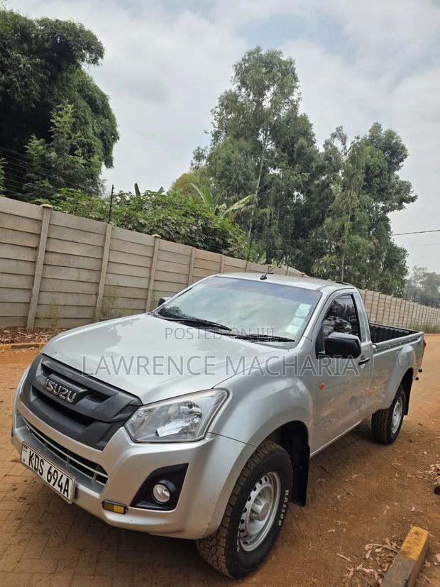 Isuzu D-MAX 2025 Silver