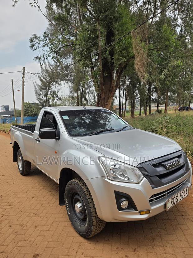 Isuzu D-MAX 2025 Silver