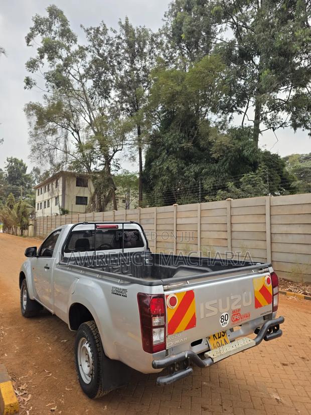 Isuzu D-MAX 2025 Silver
