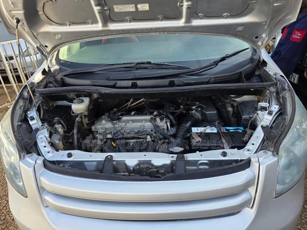 Toyota Noah 2009