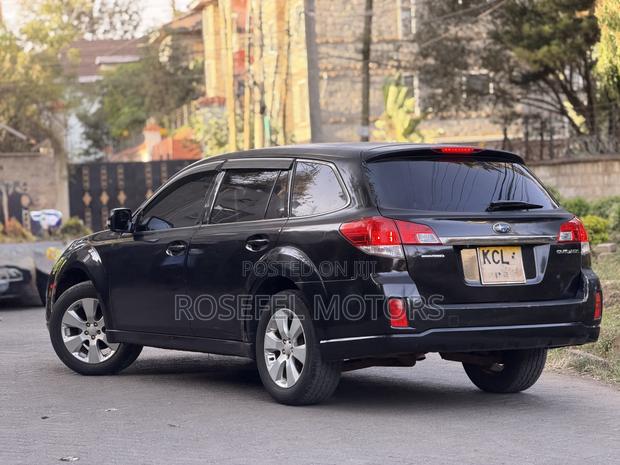 Subaru Outback 2.5i Limited 2010 Black